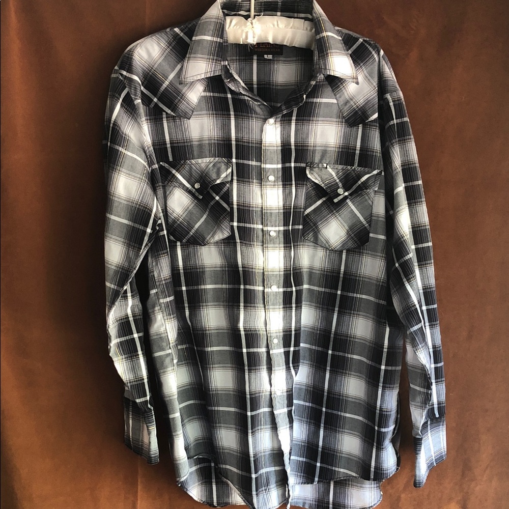Men's Black & White Plaid Casual Button-Down Shirt